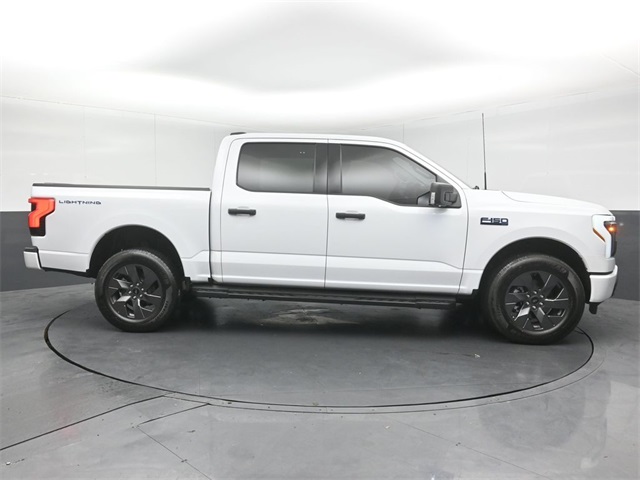 2024 Ford F-150 Lightning XLT photo 3