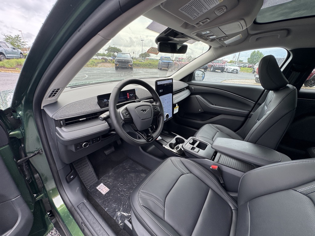 2025 Ford Mustang Mach-E Premium photo 9