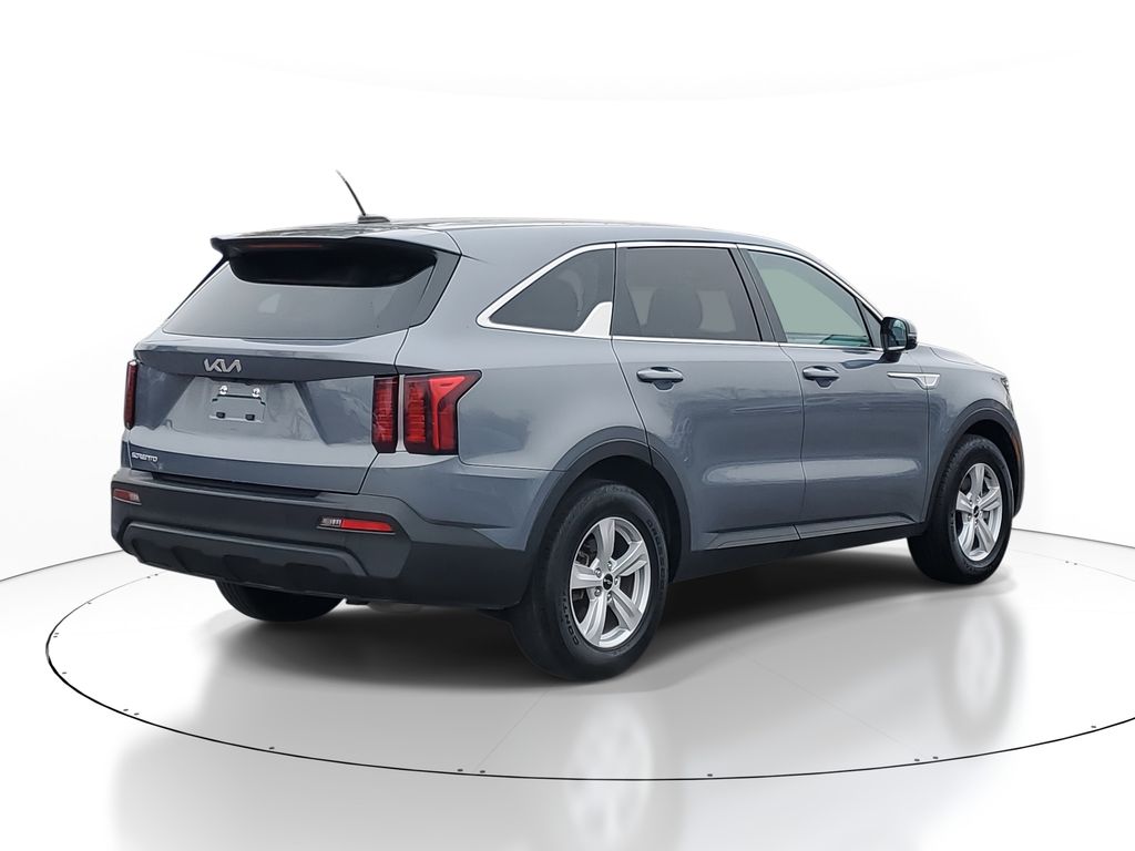 2023 Kia Sorento LX photo 4