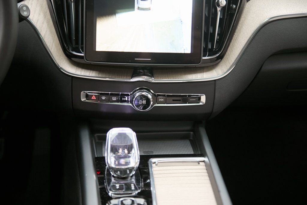 2026 VOLVO XC60 - Image 28