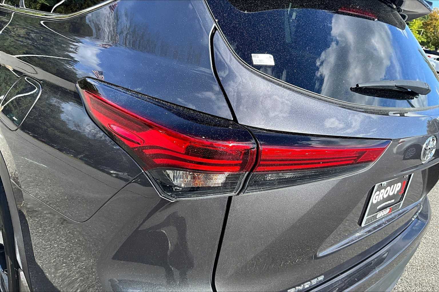 2022 Toyota Highlander XLE photo 28