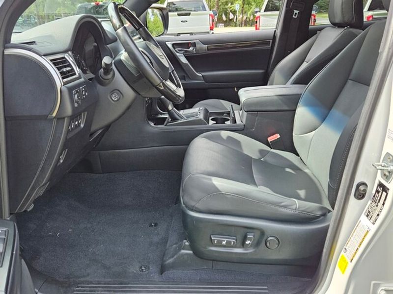 2023 Lexus GX 460 Premium photo 5