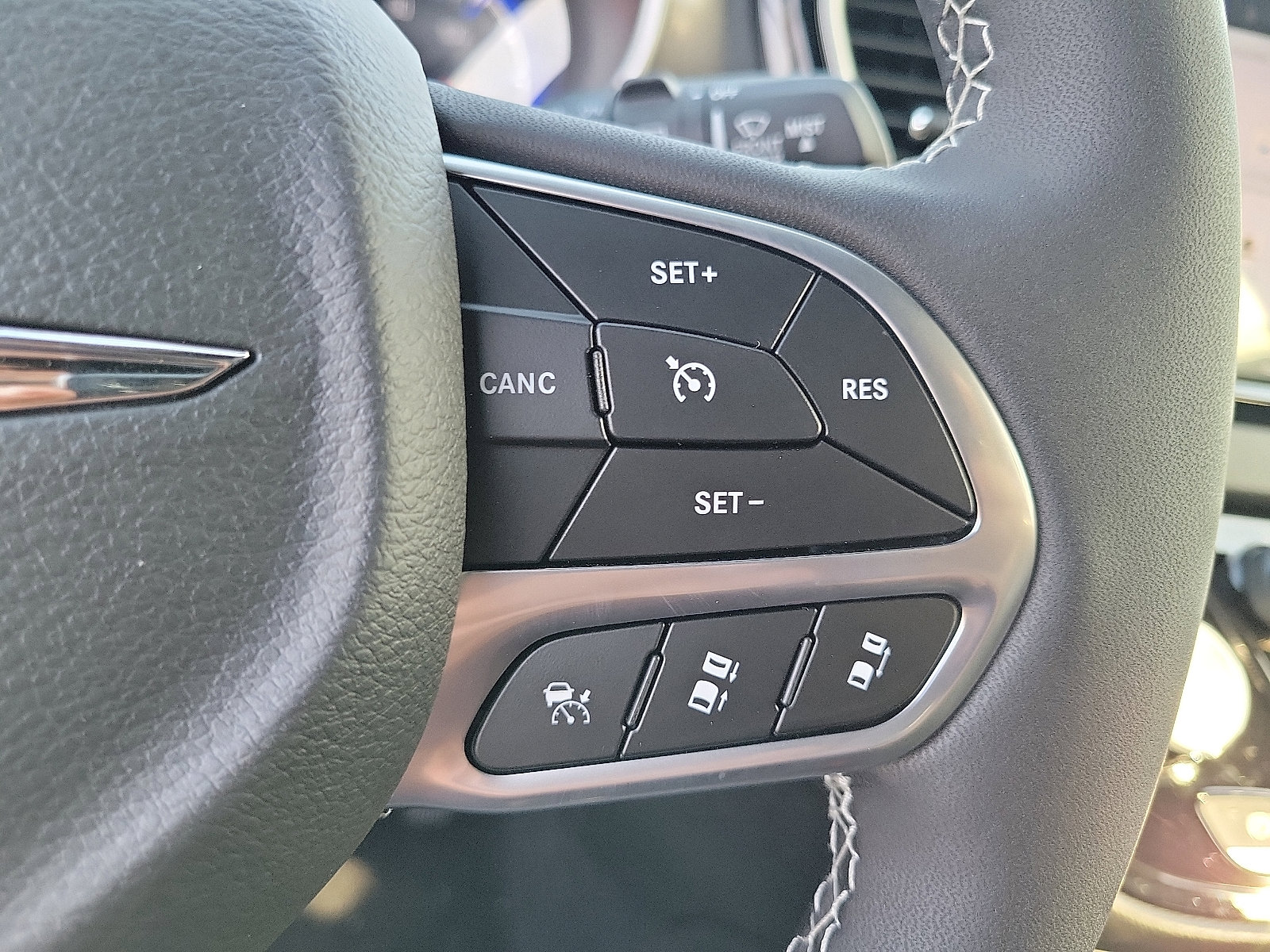 2025 Chrysler Voyager LX photo 6