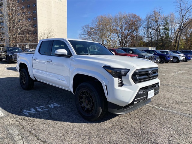 2025 Toyota Tacoma SR5's photo