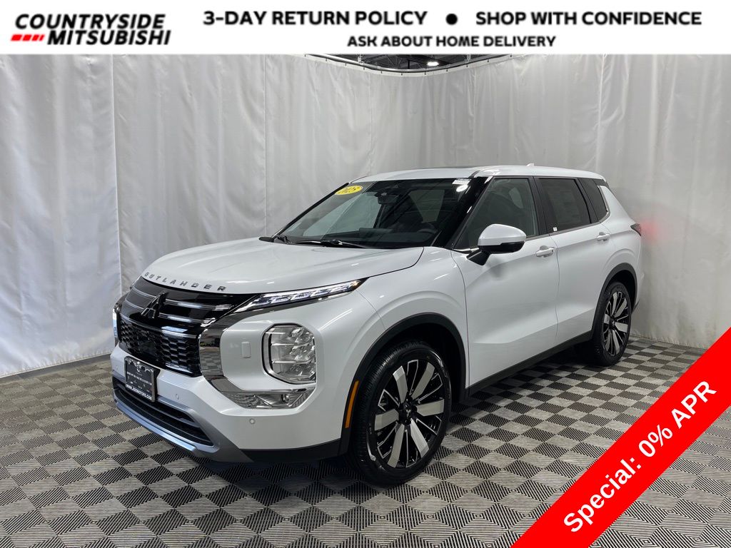 2025 Mitsubishi Outlander SE's photo