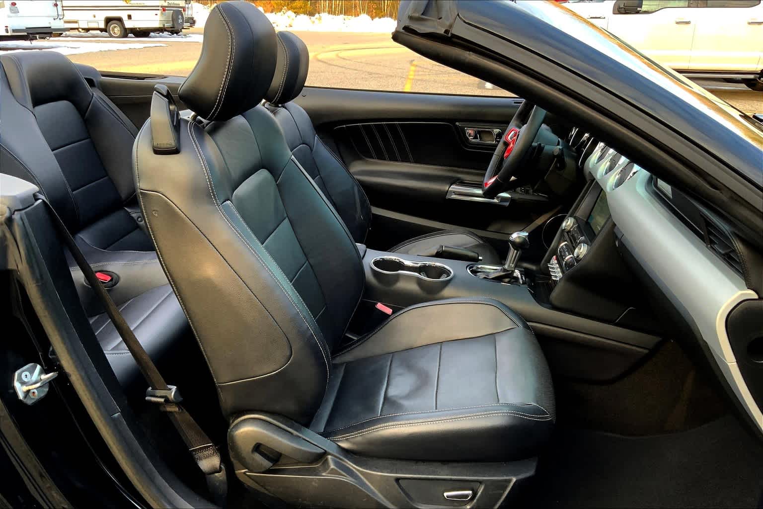 2016 Ford Mustang EcoBoost Premium photo 7