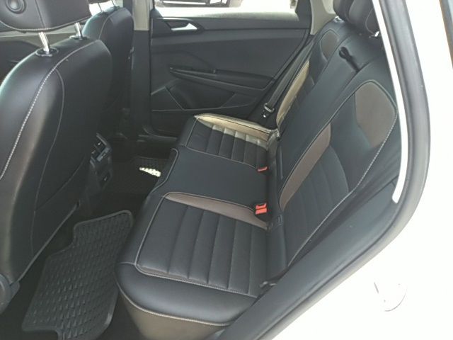 2022 Volkswagen Taos SEL photo 3