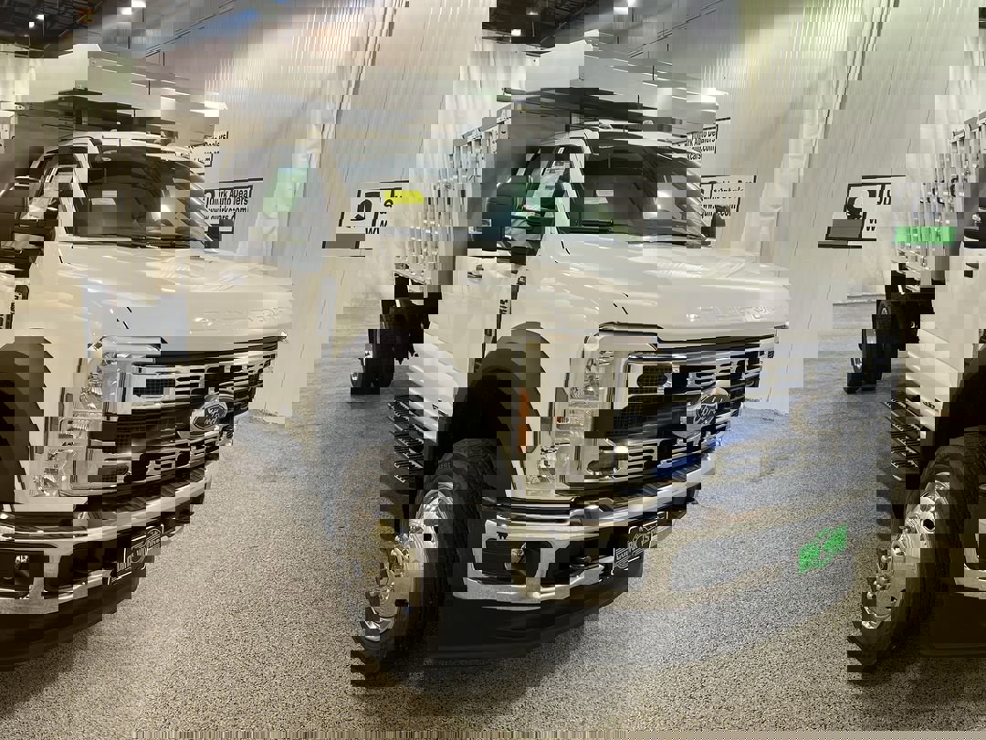 2025 Ford F-550 Super Duty Chassis Cab XL's photo