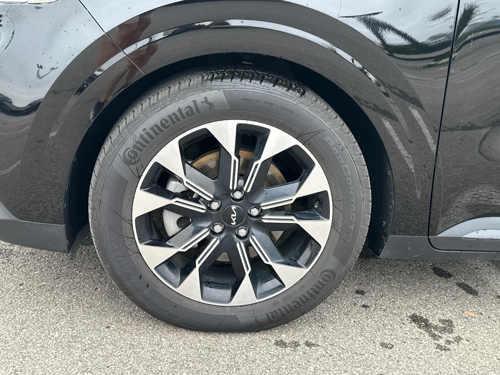 2024 Kia Carnival EX photo 6