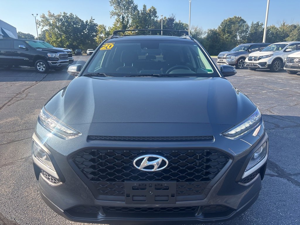 2020 Hyundai Kona SEL photo 2