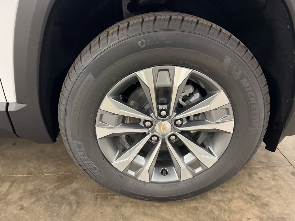 2026 Chevrolet Equinox LT photo 3