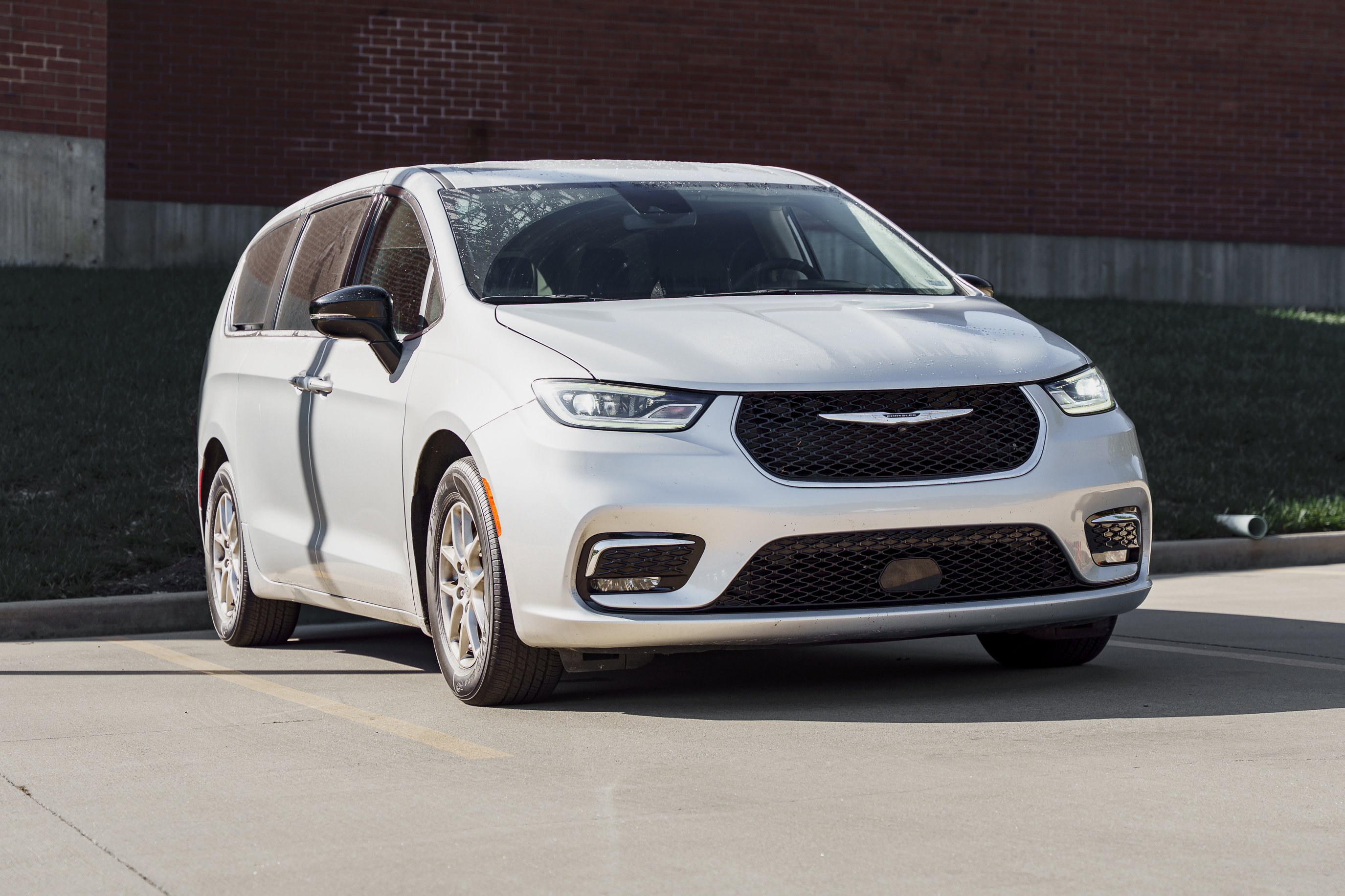 2024 Chrysler Pacifica Touring L's photo