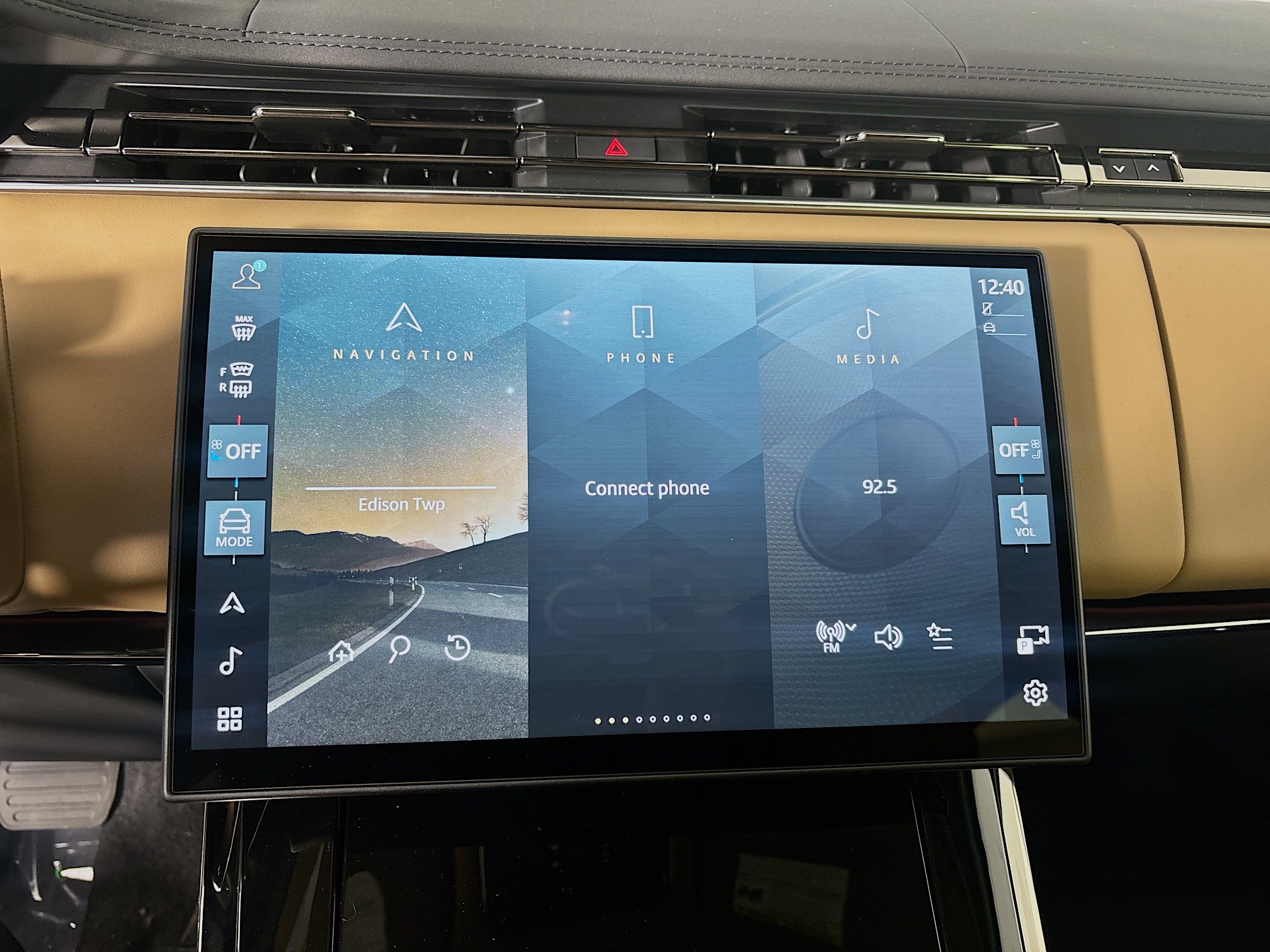 2025 Land Rover Range Rover Sport SE photo 16