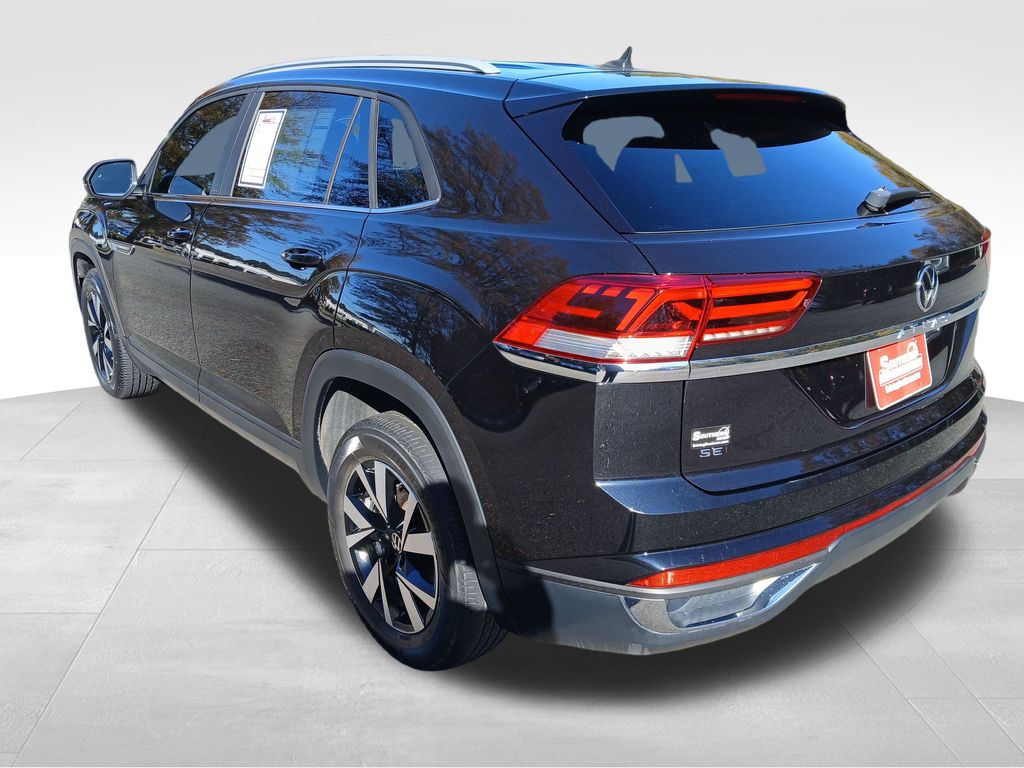2022 Volkswagen Atlas Cross Sport SE photo 2