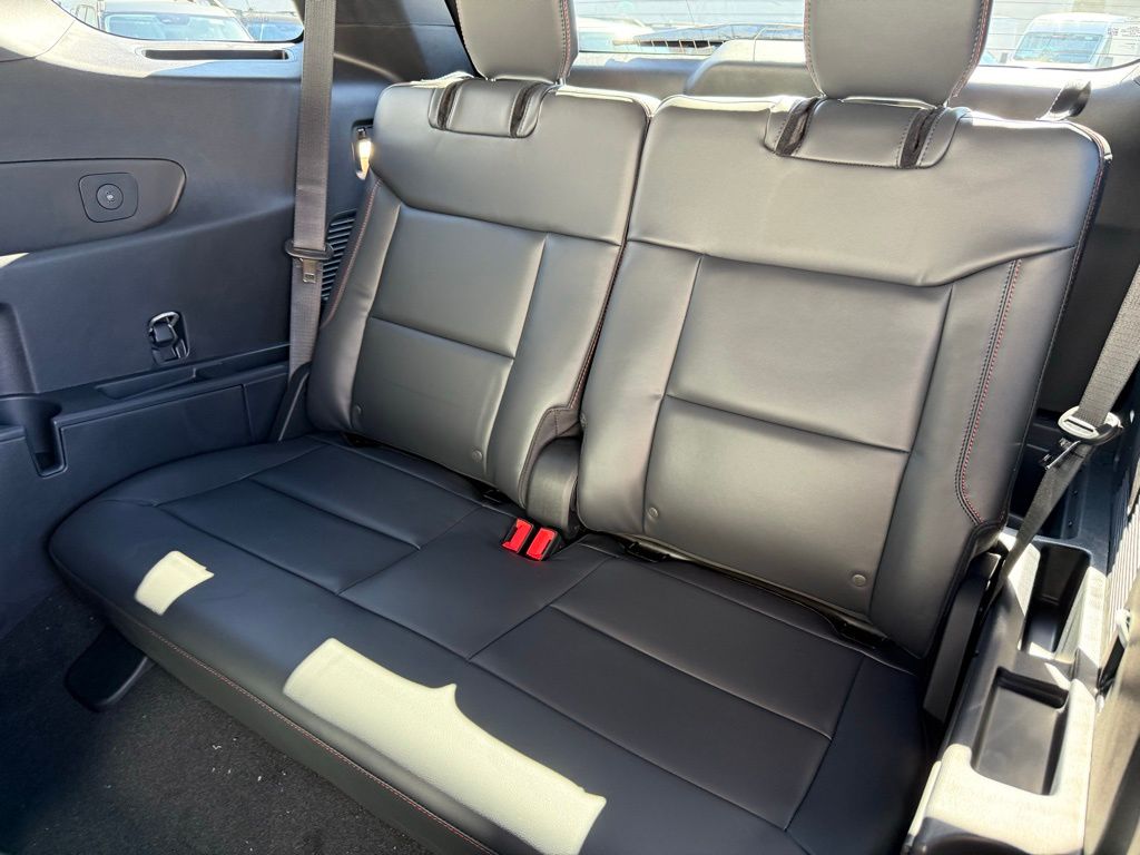 2025 Ford Explorer ST-Line photo 9