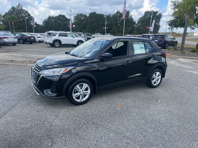 2025 Nissan Kicks Play S photo 3