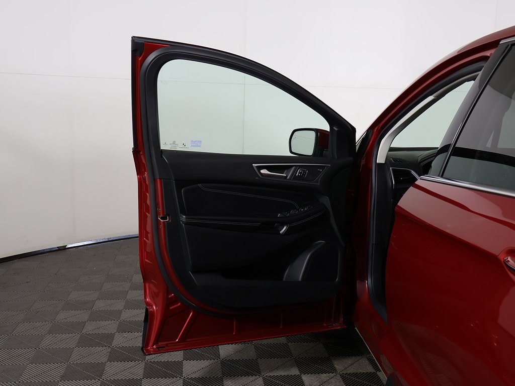 2022 Ford Edge Titanium photo 17
