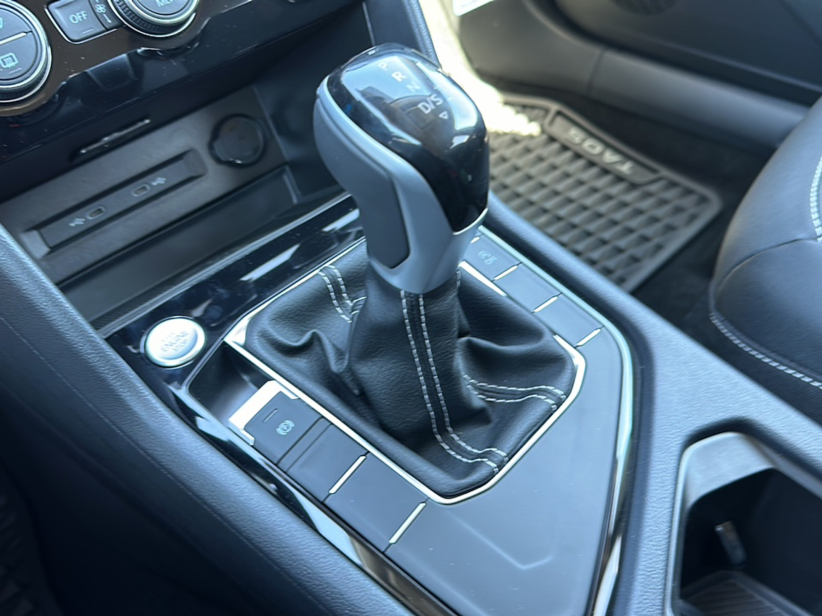 2024 Volkswagen Taos SE photo 10