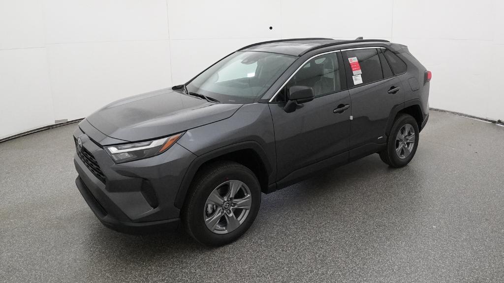 2025 Toyota RAV4 LE's photo