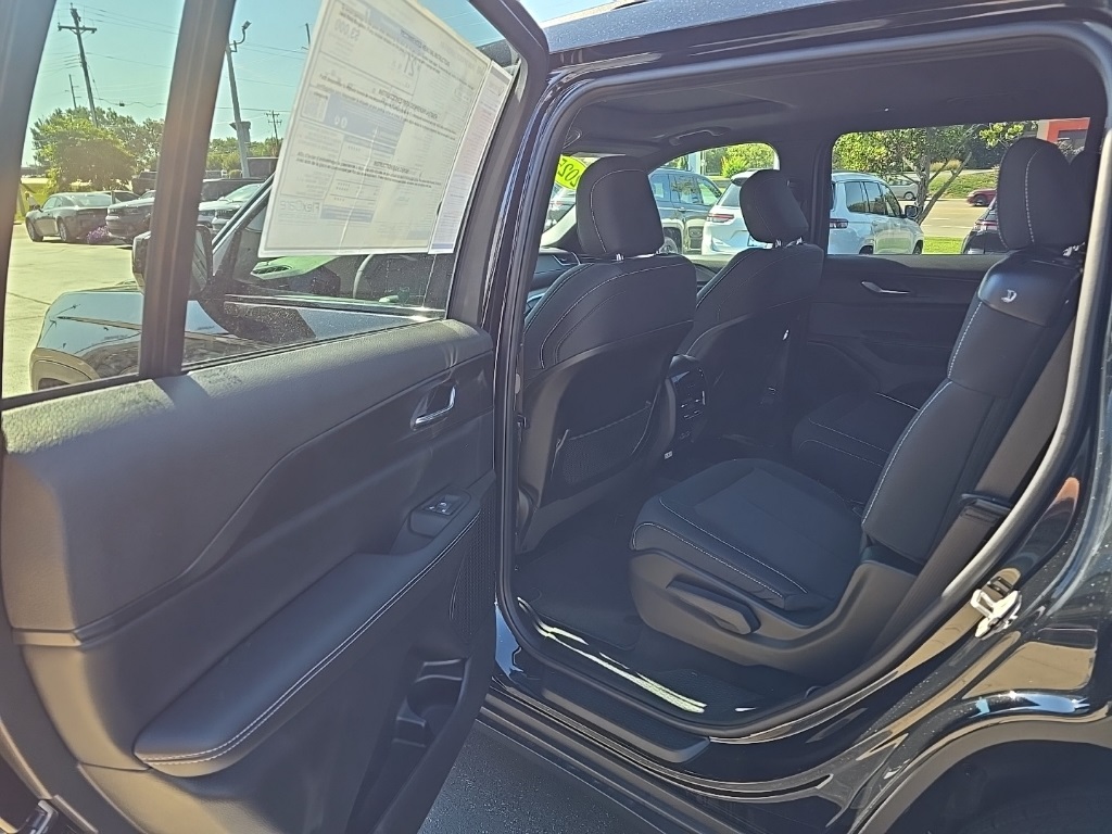 2025 Jeep Grand Cherokee Laredo X photo 15