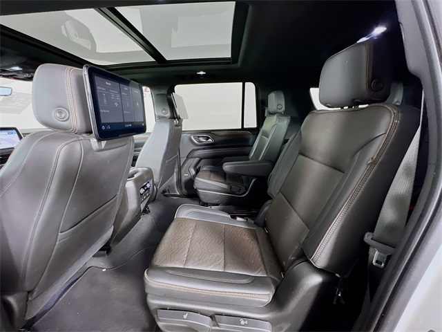 2021 Chevrolet Suburban High Country photo 21