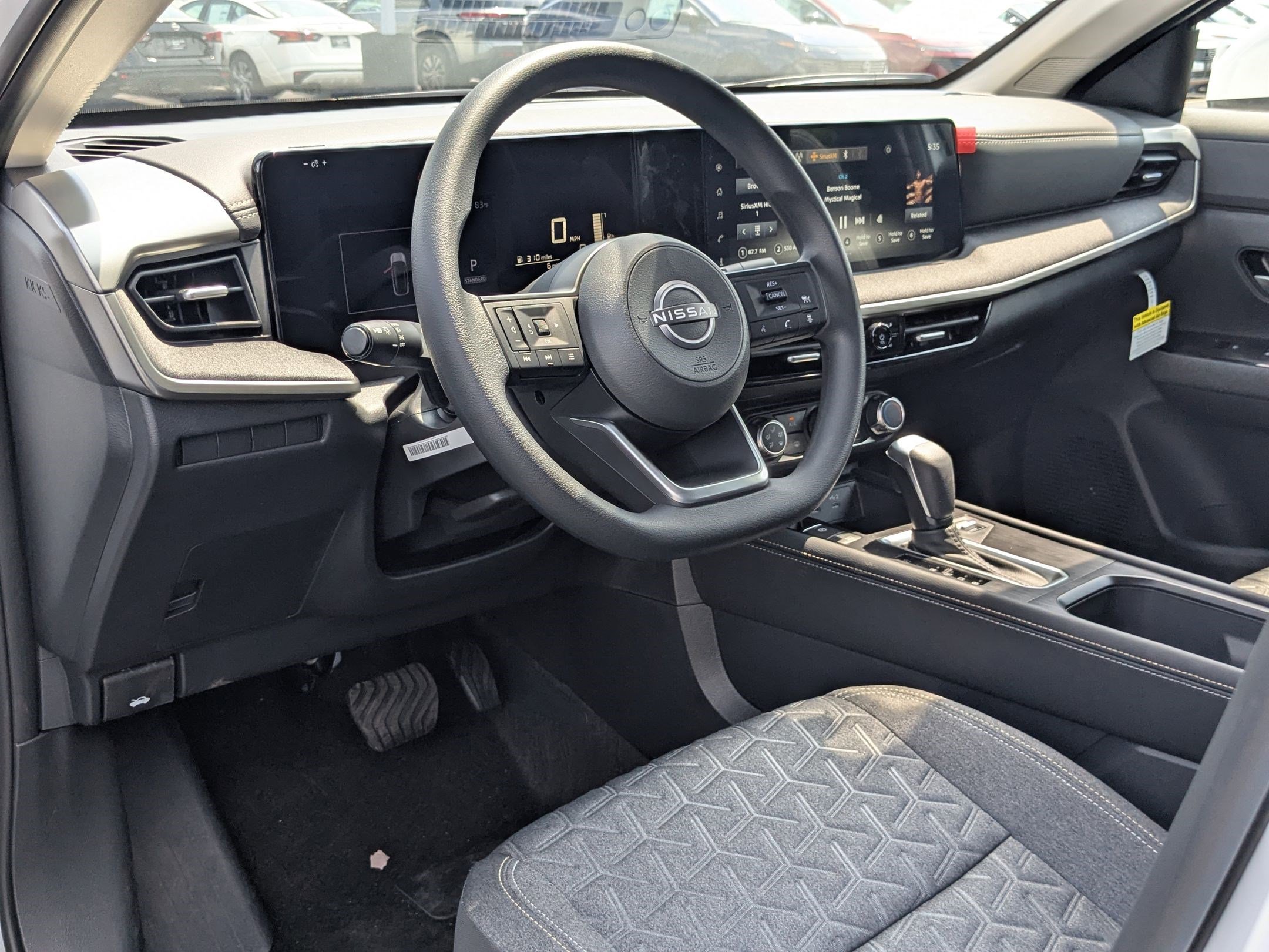 2025 Nissan Kicks SV photo 5