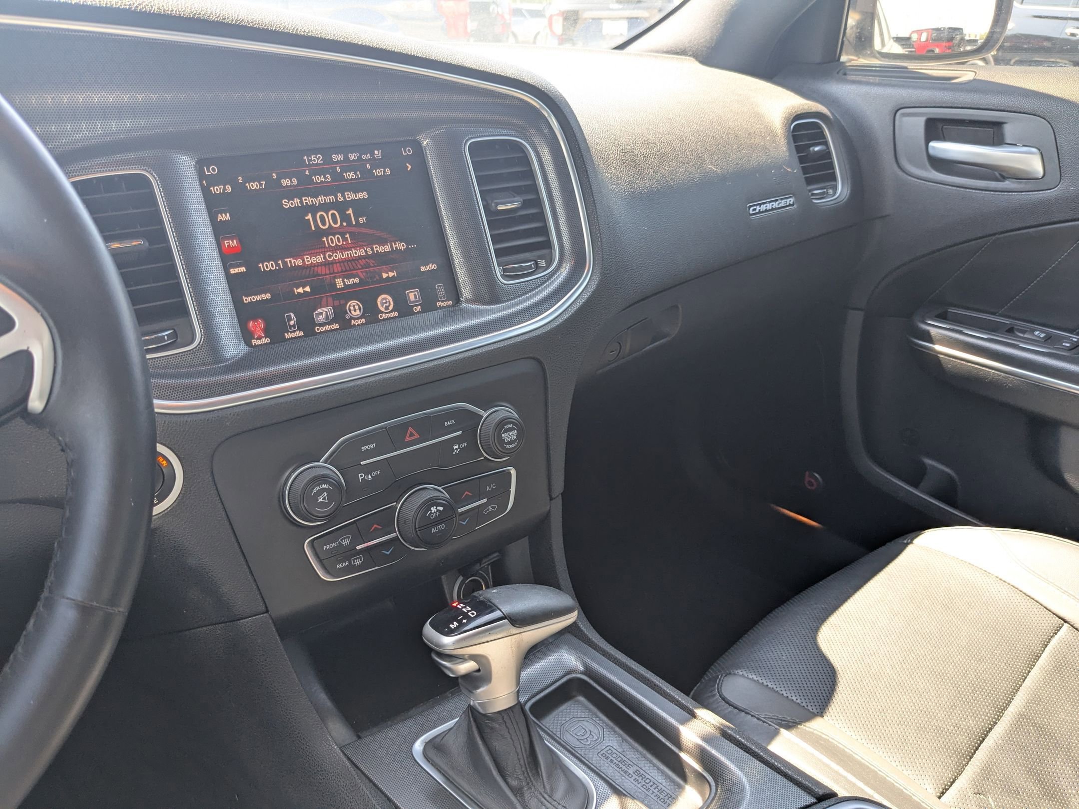2016 Dodge Charger SXT photo 11