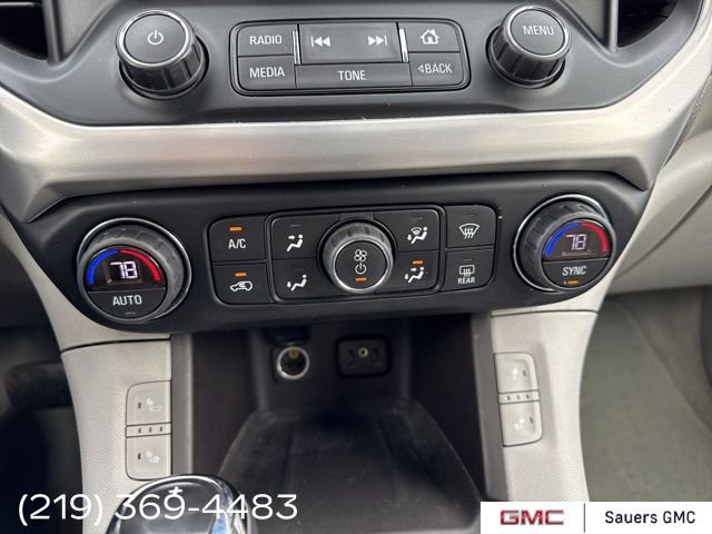 2017 Gmc Acadia SLE photo 13