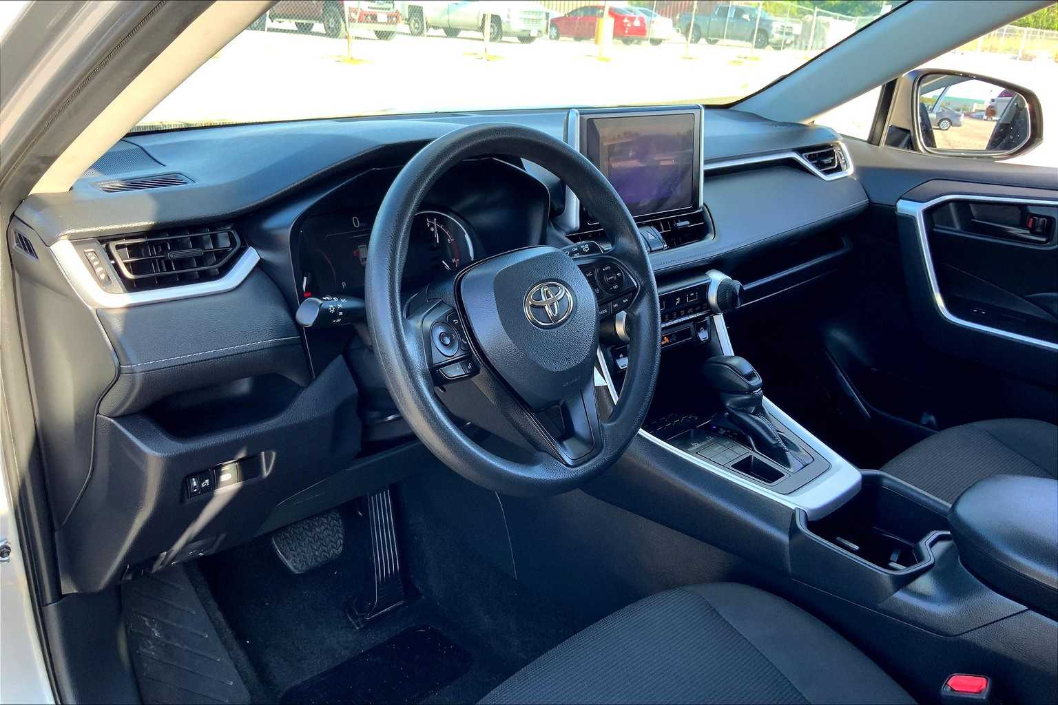 2024 Toyota RAV4 LE photo 13