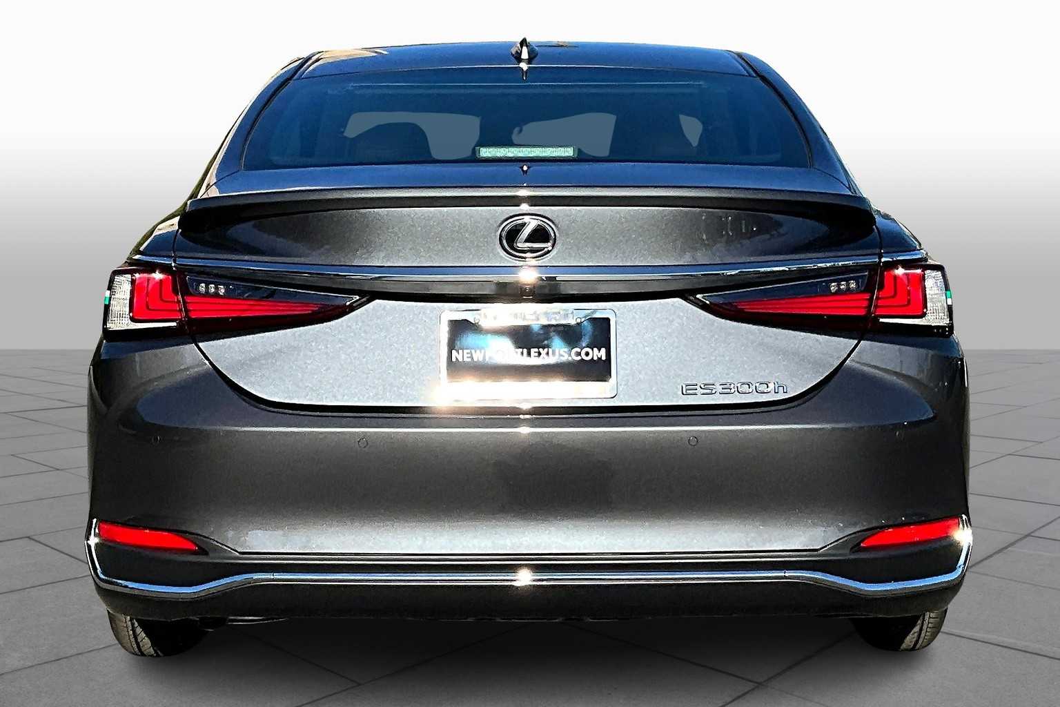 2025 Lexus ES 300h Luxury photo 4