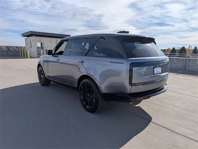 2025 Land Rover Range Rover SE photo 4