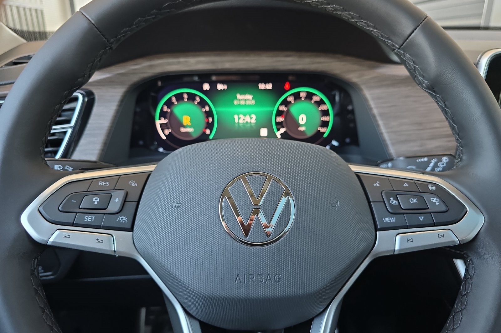 2025 Volkswagen Atlas SEL Premium R-Line photo 21