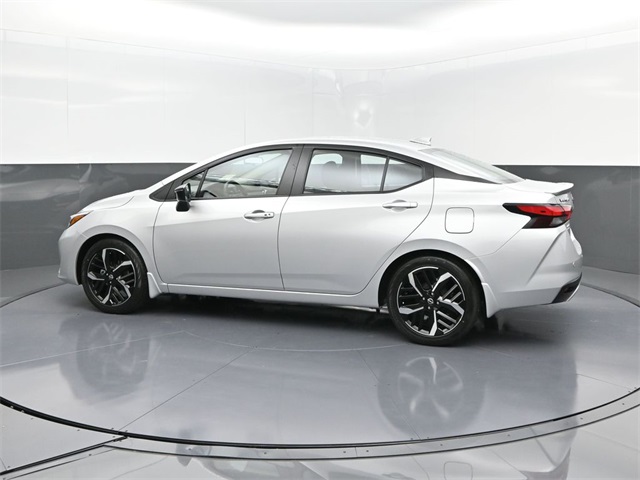 2025 Nissan Versa 1.6 SR photo 3