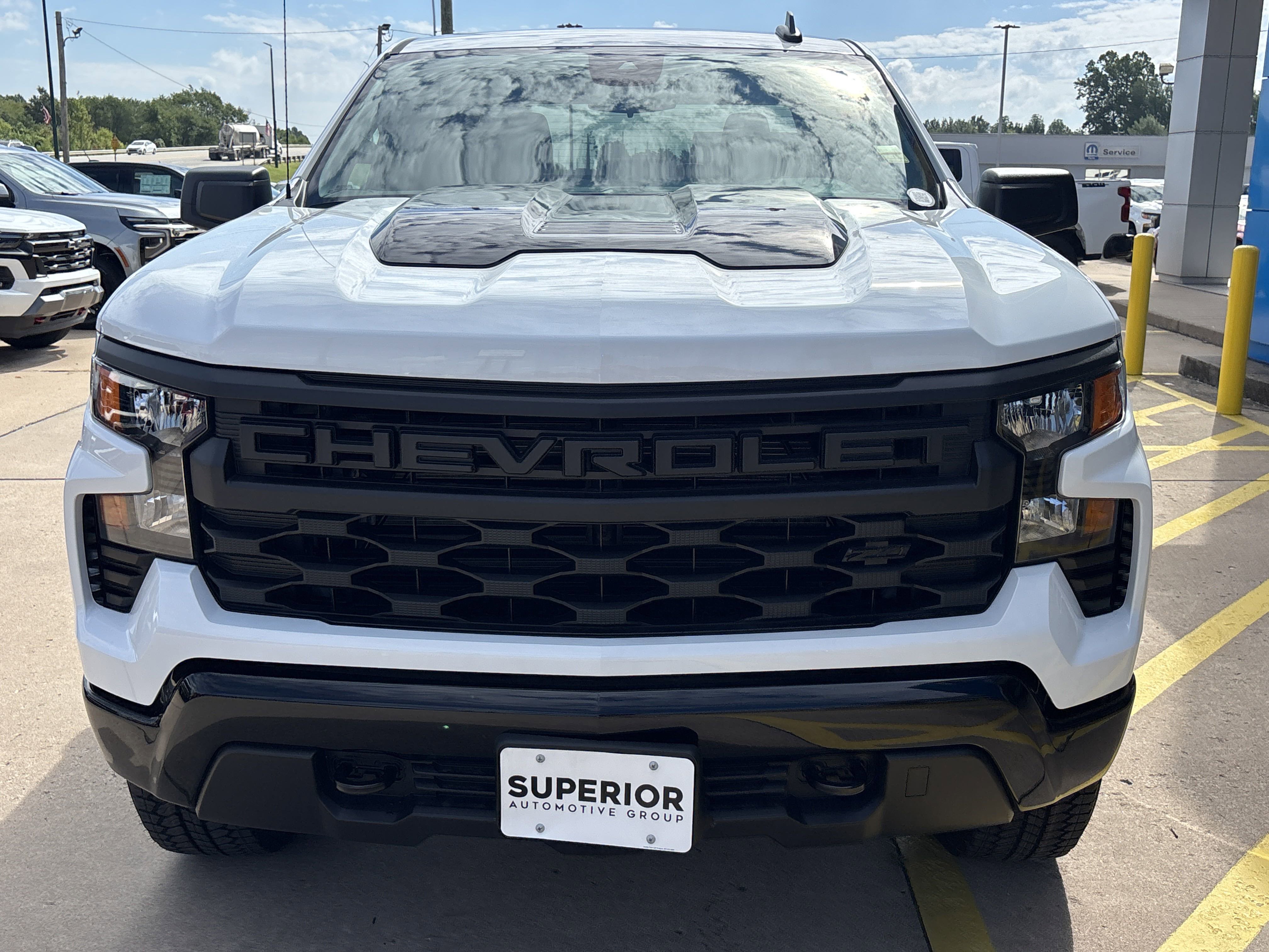 2025 Chevrolet Silverado 1500 Custom Trail Boss photo 2