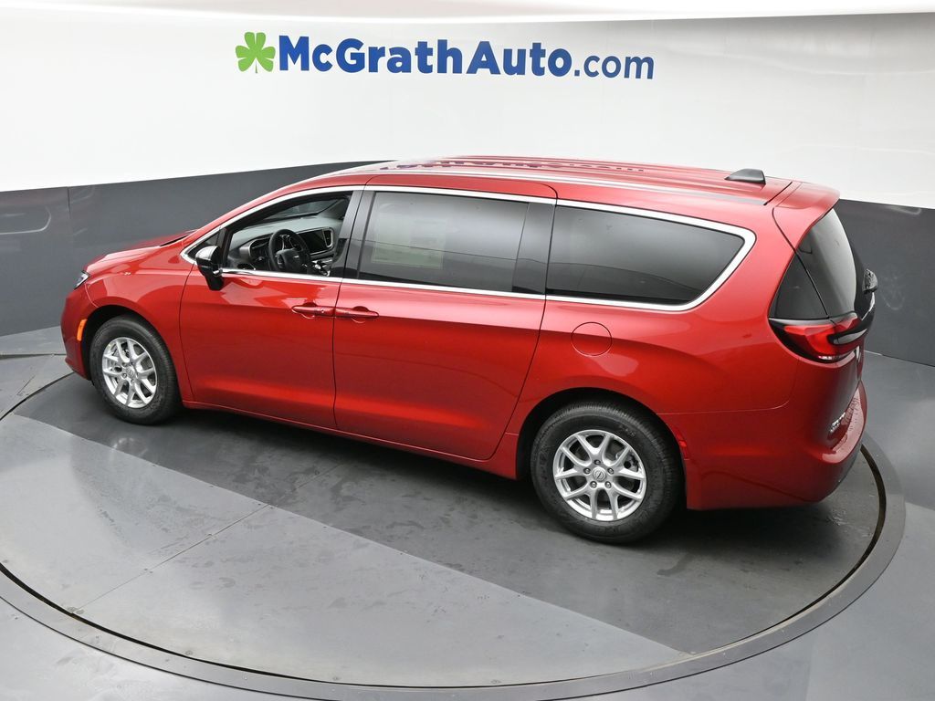 2026 Chrysler Pacifica photo 19