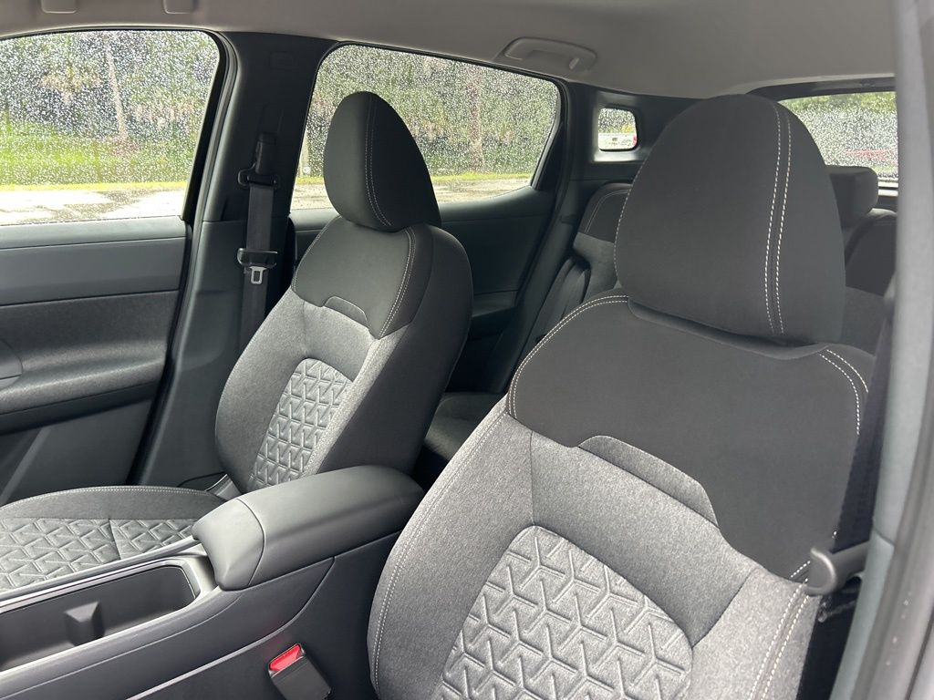 2025 Nissan Kicks SV photo 12