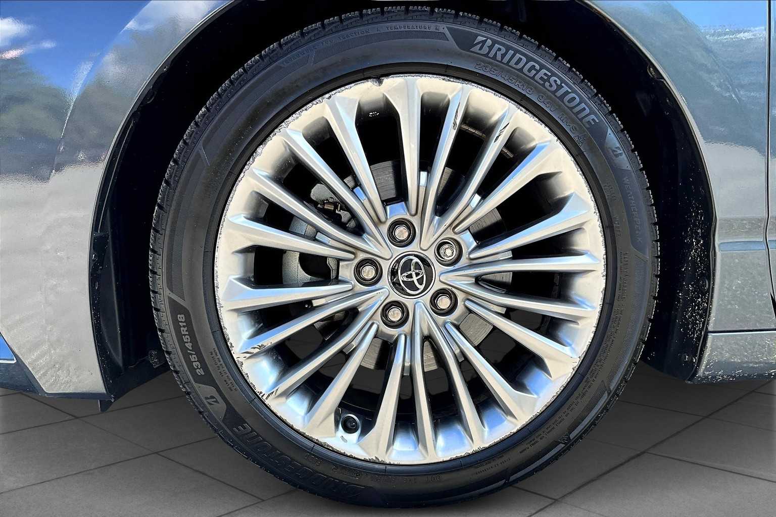 2020 Toyota Avalon Limited photo 9