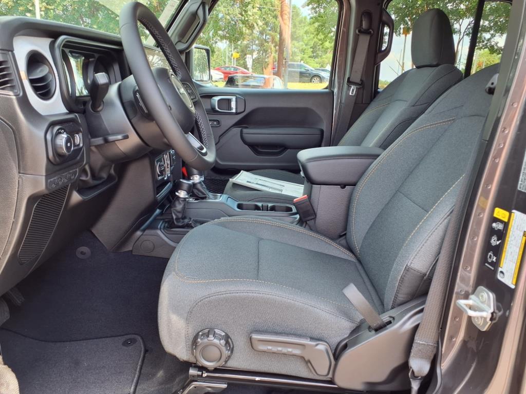 2025 Jeep Wrangler Sport S photo 3