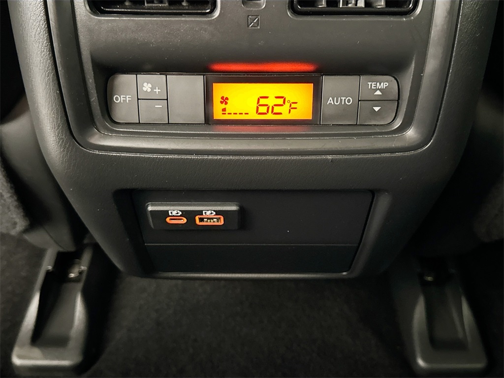 2019 Nissan Pathfinder SV photo 16