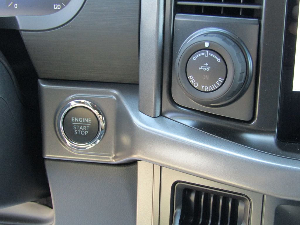2025 Ford F-150 XLT photo 23