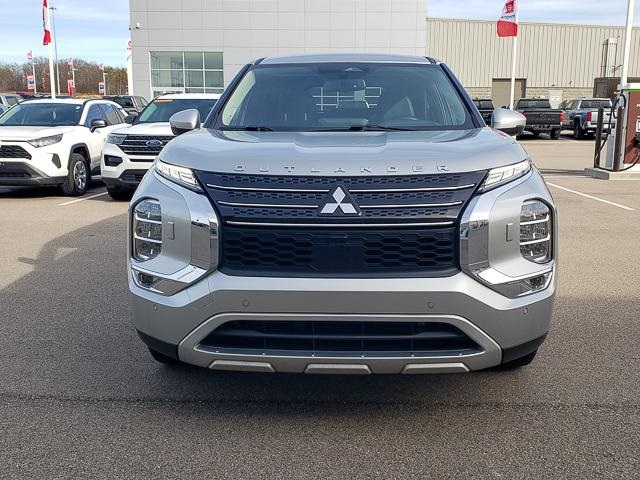 2024 Mitsubishi Outlander SE photo 2