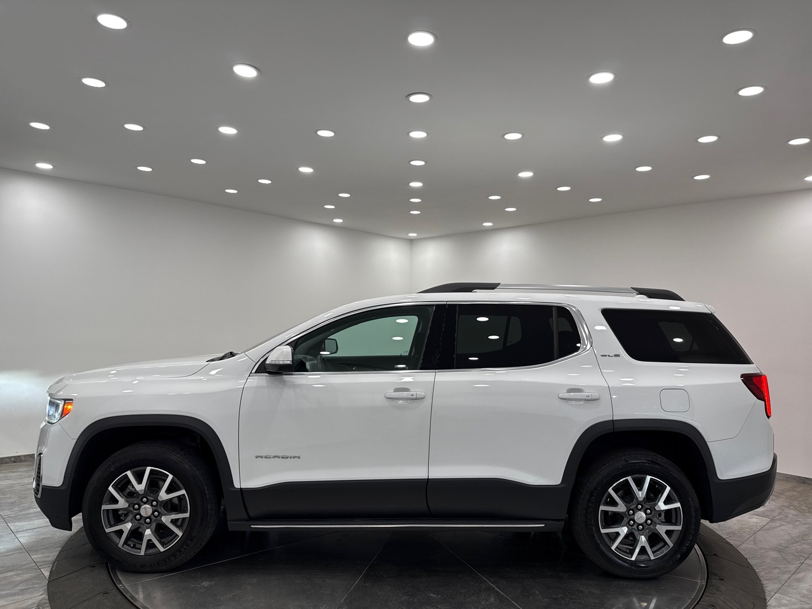 2023 Gmc Acadia SLE photo 4