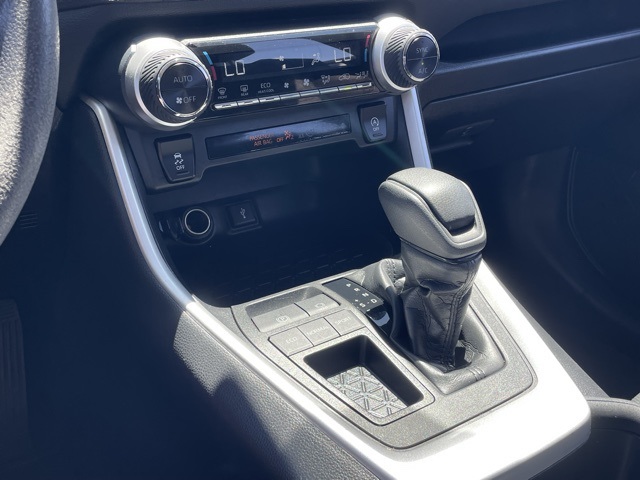 2022 Toyota RAV4 XLE photo 28