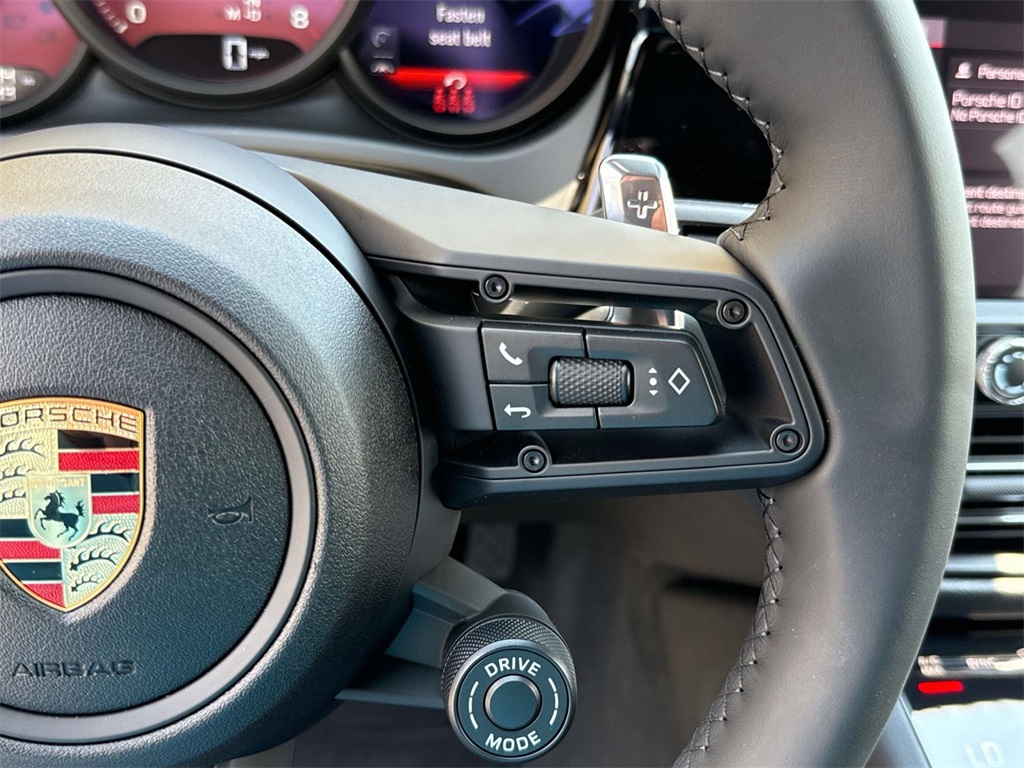 2025 Porsche Macan S photo 26