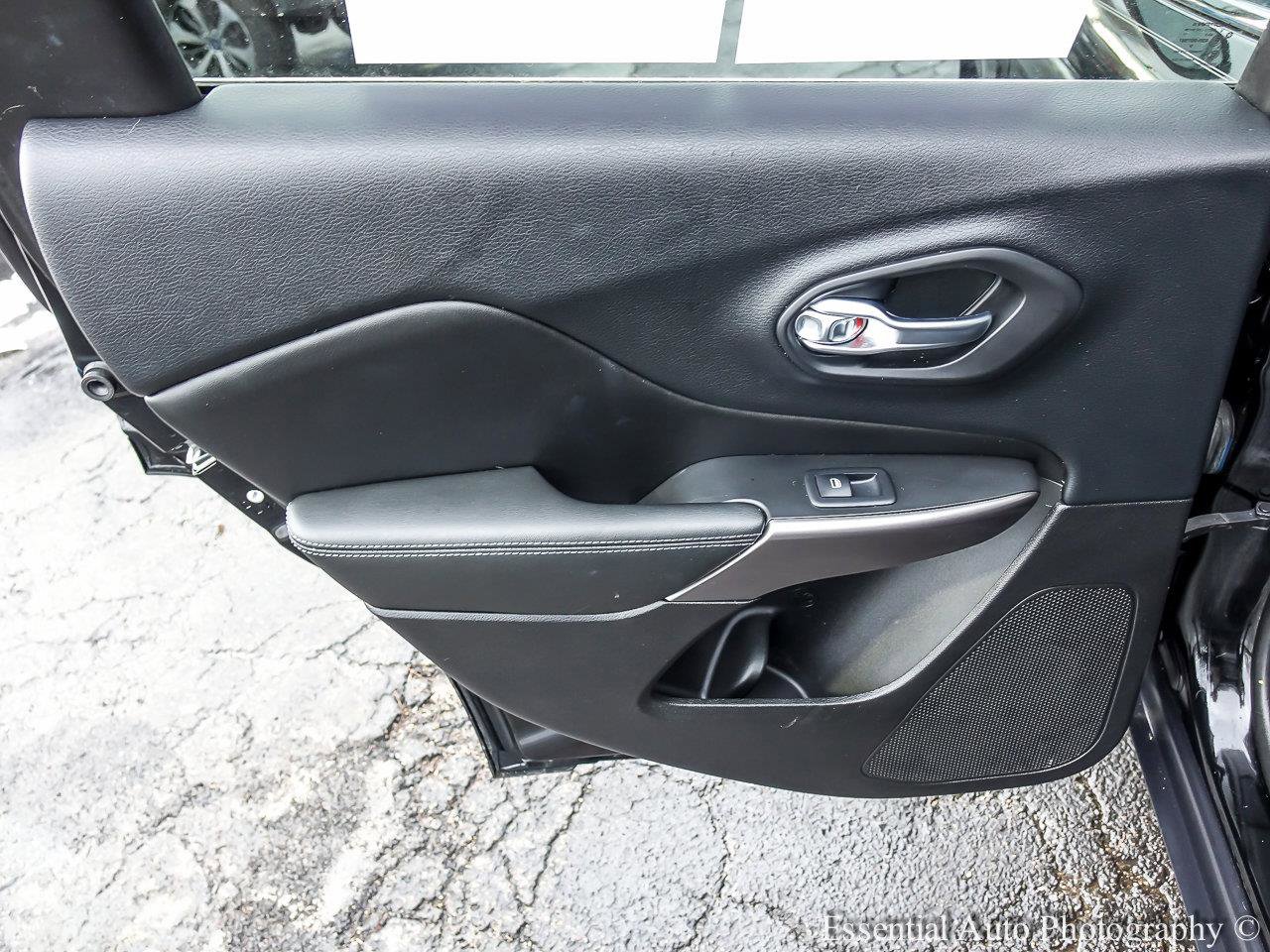 2019 JEEP CHEROKEE - Image 18