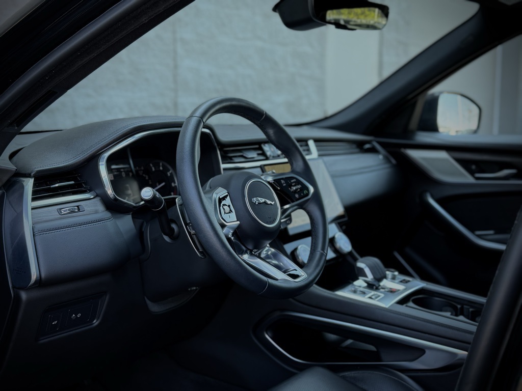 2023 Jaguar F-PACE P250 S photo 4