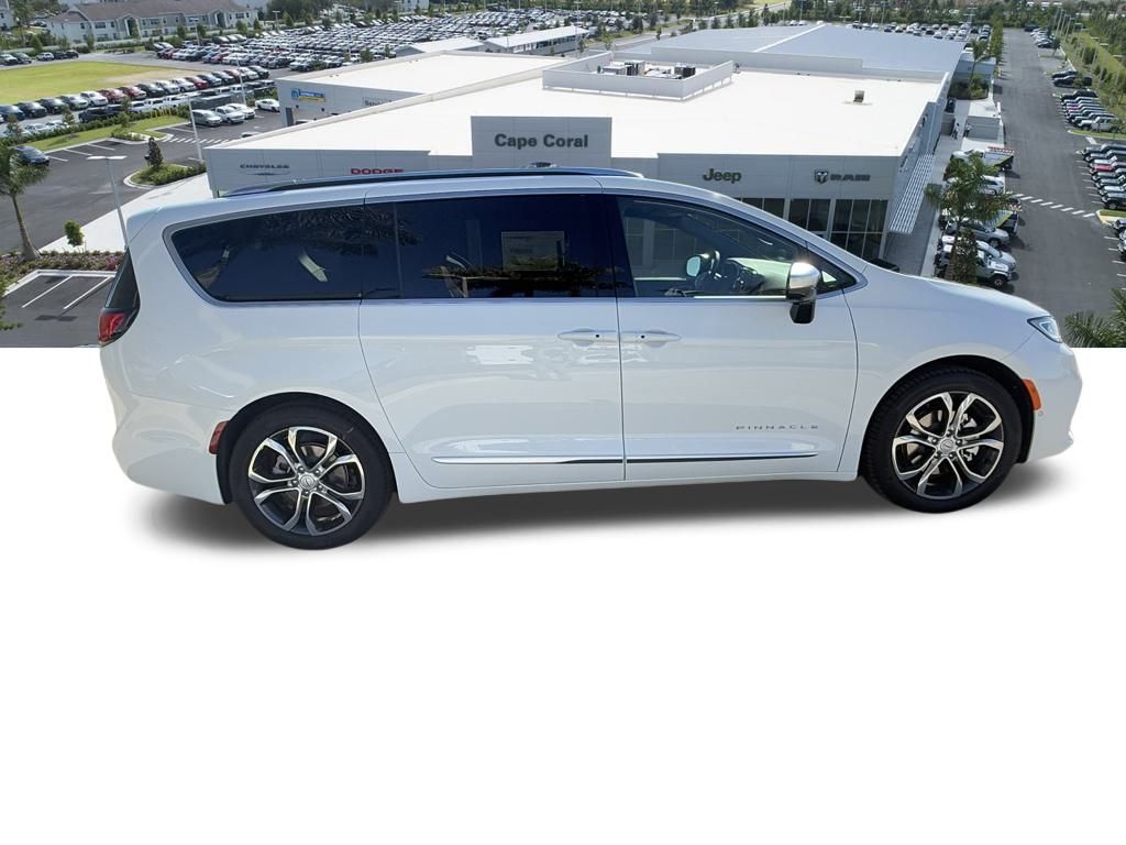 2026 Chrysler Pacifica Pinnacle photo 3