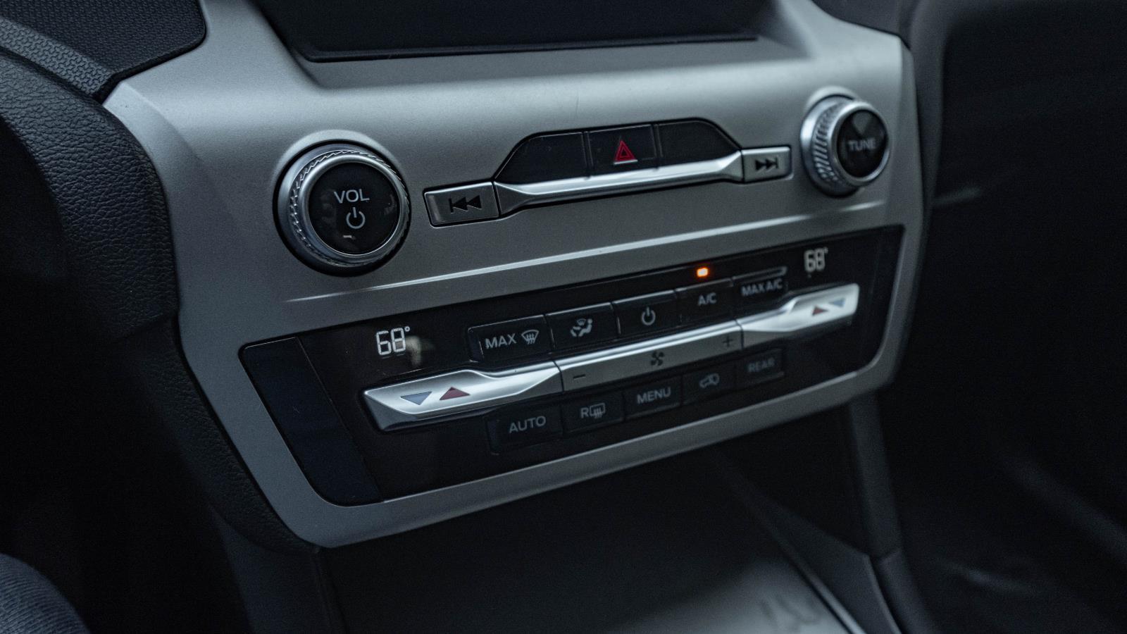 2021 Ford Explorer Base photo 14