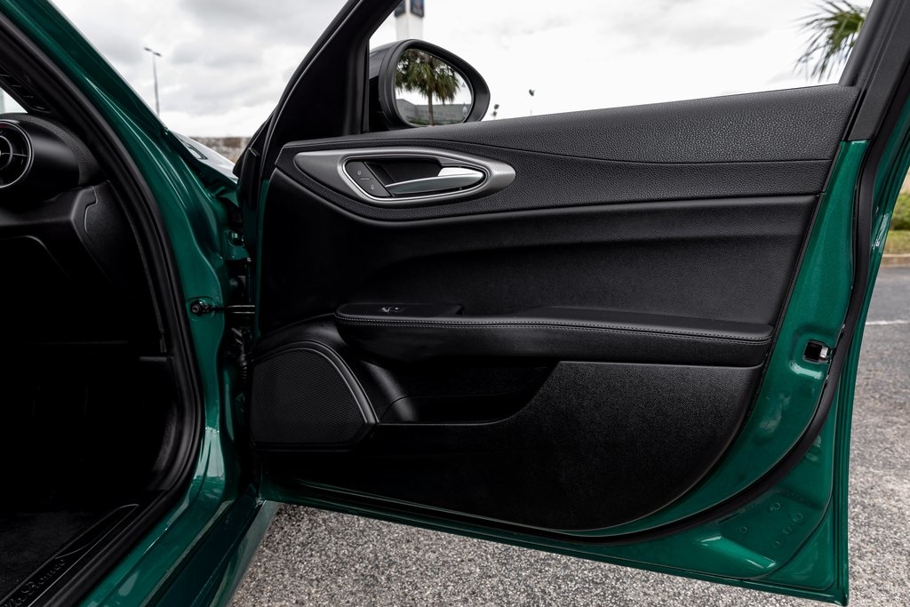 2025 Alfa Romeo Giulia Base photo 34