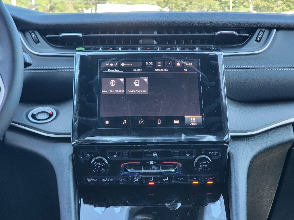 2025 Jeep Grand Cherokee Laredo photo 3